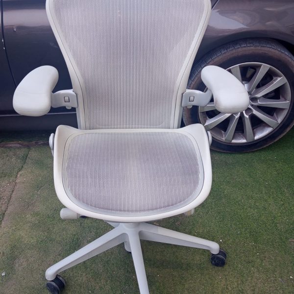 Herman Miller Aeron Remastered Size B in Mineral – Premium Office Chair